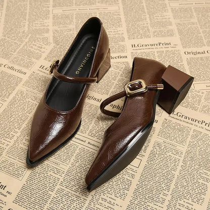 Retro mid length single belt buckle pointed toe leather shoes