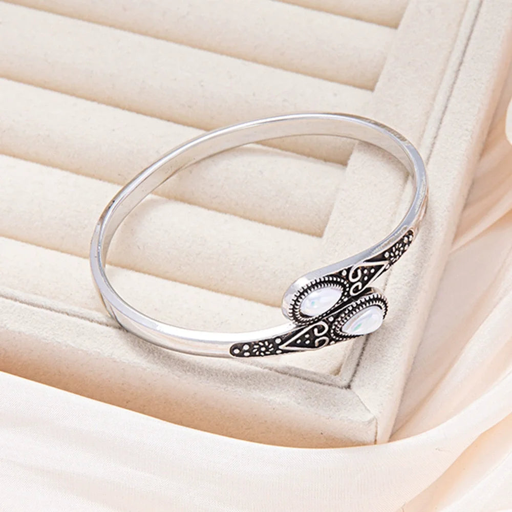 Imitation green water drop open bracelet