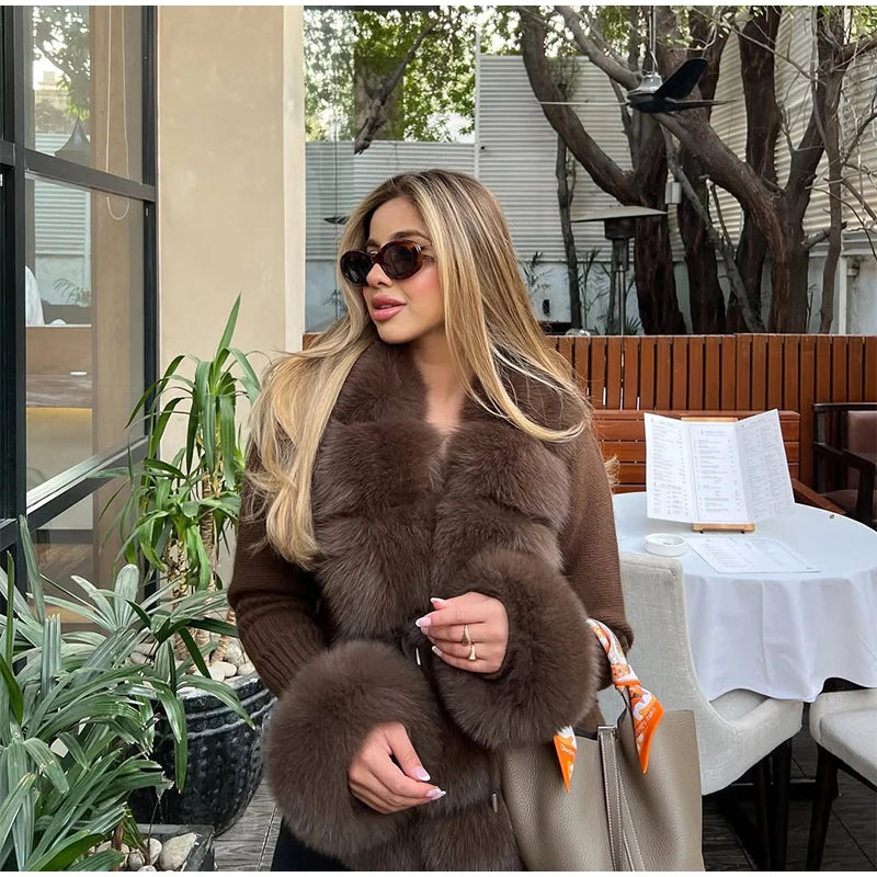 Elegantes abrigos ajustados de manga larga con piel sintética