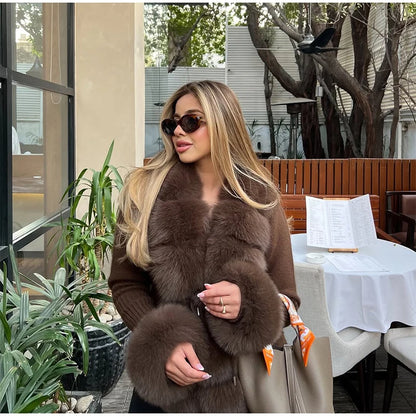 Elegantes abrigos ajustados de manga larga con piel sintética