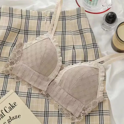 حمالة صدر مثيرة مطرزة بالزهور من الدانتيل