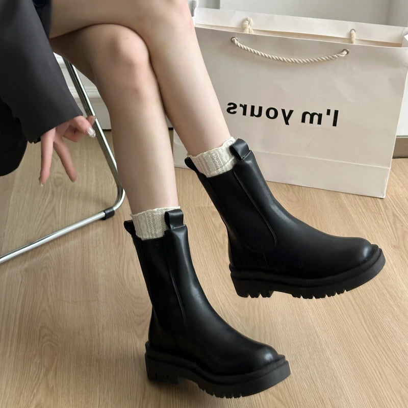 Sooty British-style Round-Toe Short with Thick Soles Boots