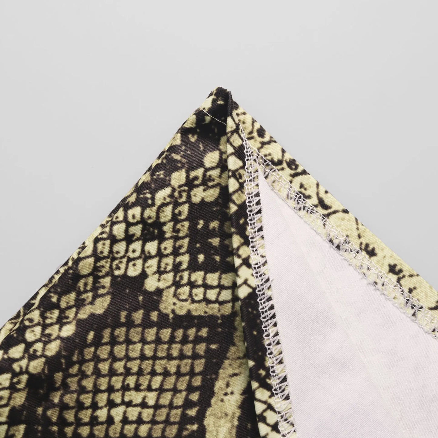 Falda ajustada de talle alto con estampado de piel de serpiente