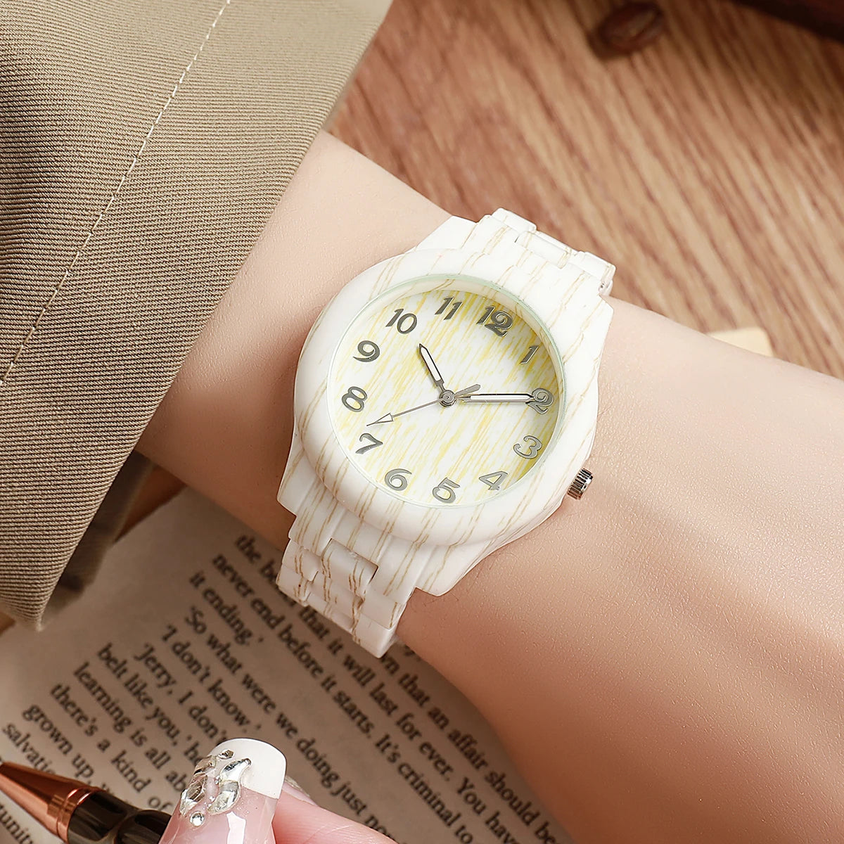 Casual Wooden Pattern Plastic Band Quartz Watch