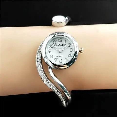 Reloj de acero con diamantes y esfera pequeña