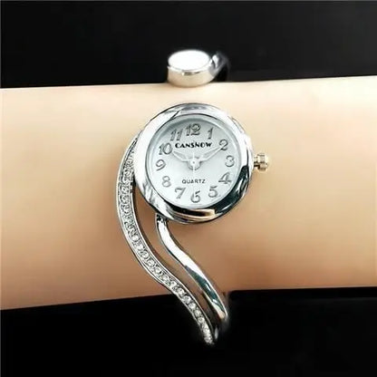 Reloj de acero con diamantes y esfera pequeña