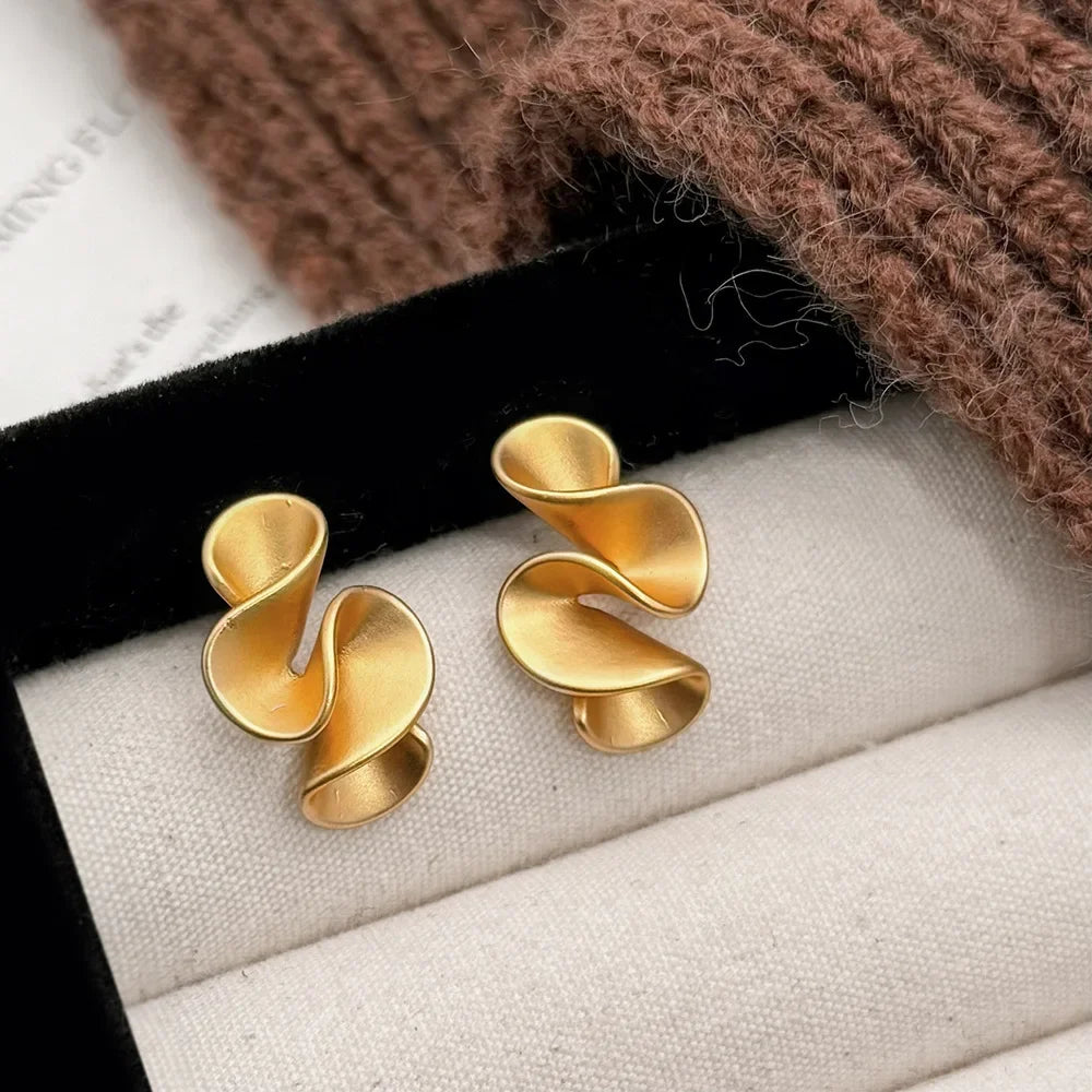 DANA 925 18K Gold Twisted Flower Stud Earring