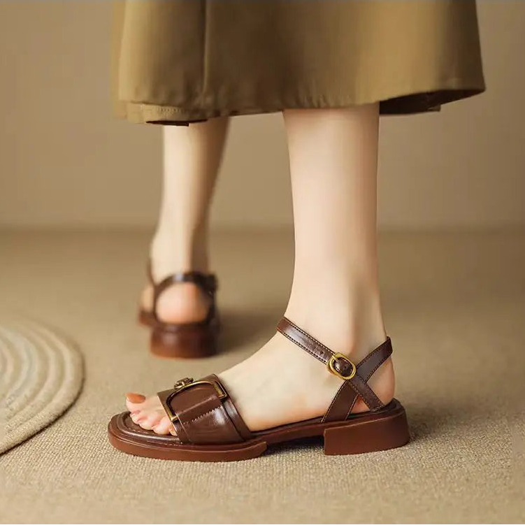 Zapatos de tacón bajo con hebilla y punta abierta y punta fina