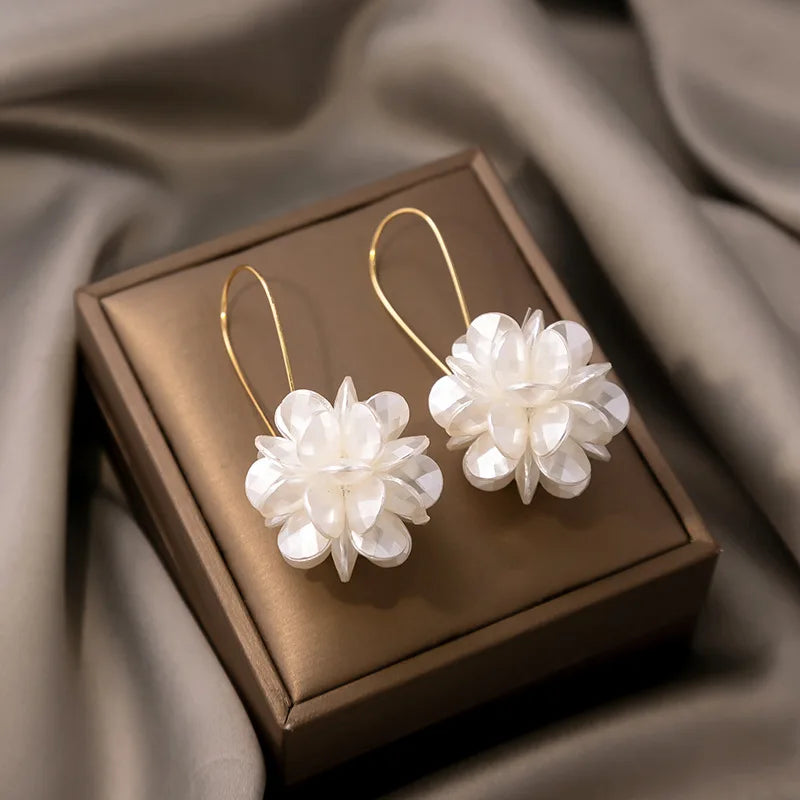 Trend DIY Pearl Petal Ball Earrings