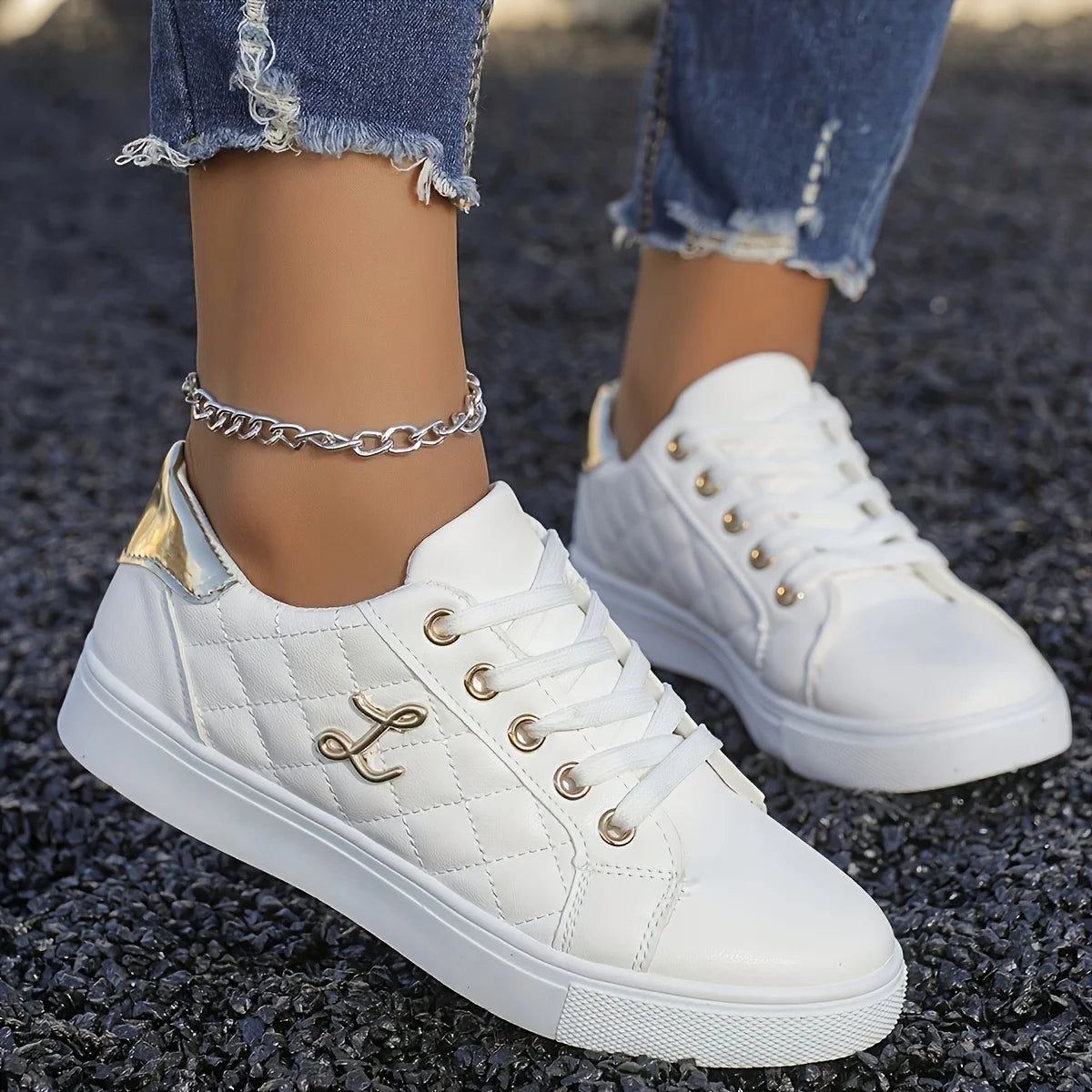 Lightweight Lace-Up Low-Top Casual Sneakers