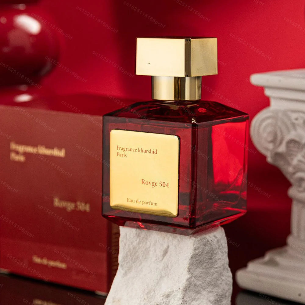 Perfume con aroma a oud, madera de agar y rosa