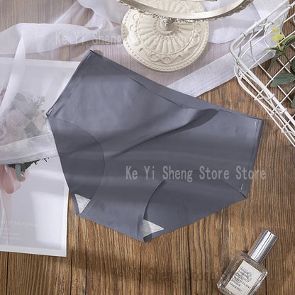 3 pieces of low-rise, seamless Lingerie