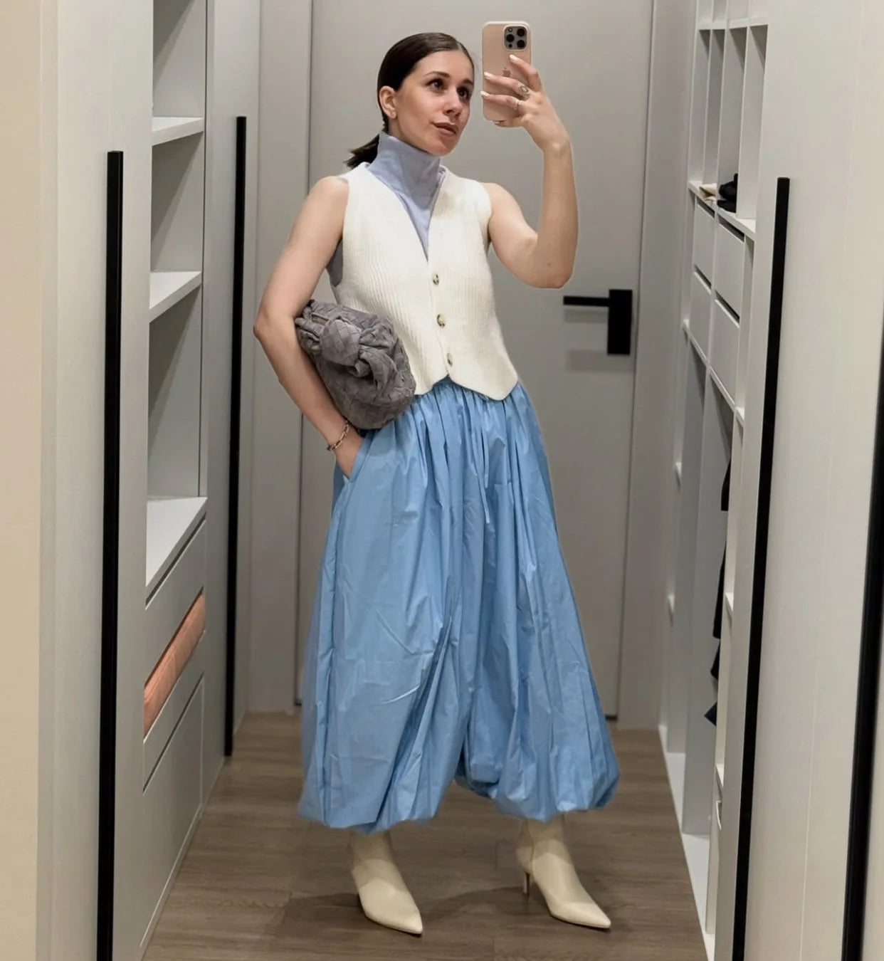 Pantalones de tiro alto y pierna ancha con bolsillos