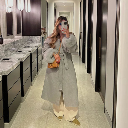 Chaqueta de lana con mangas de piel sintética elegante