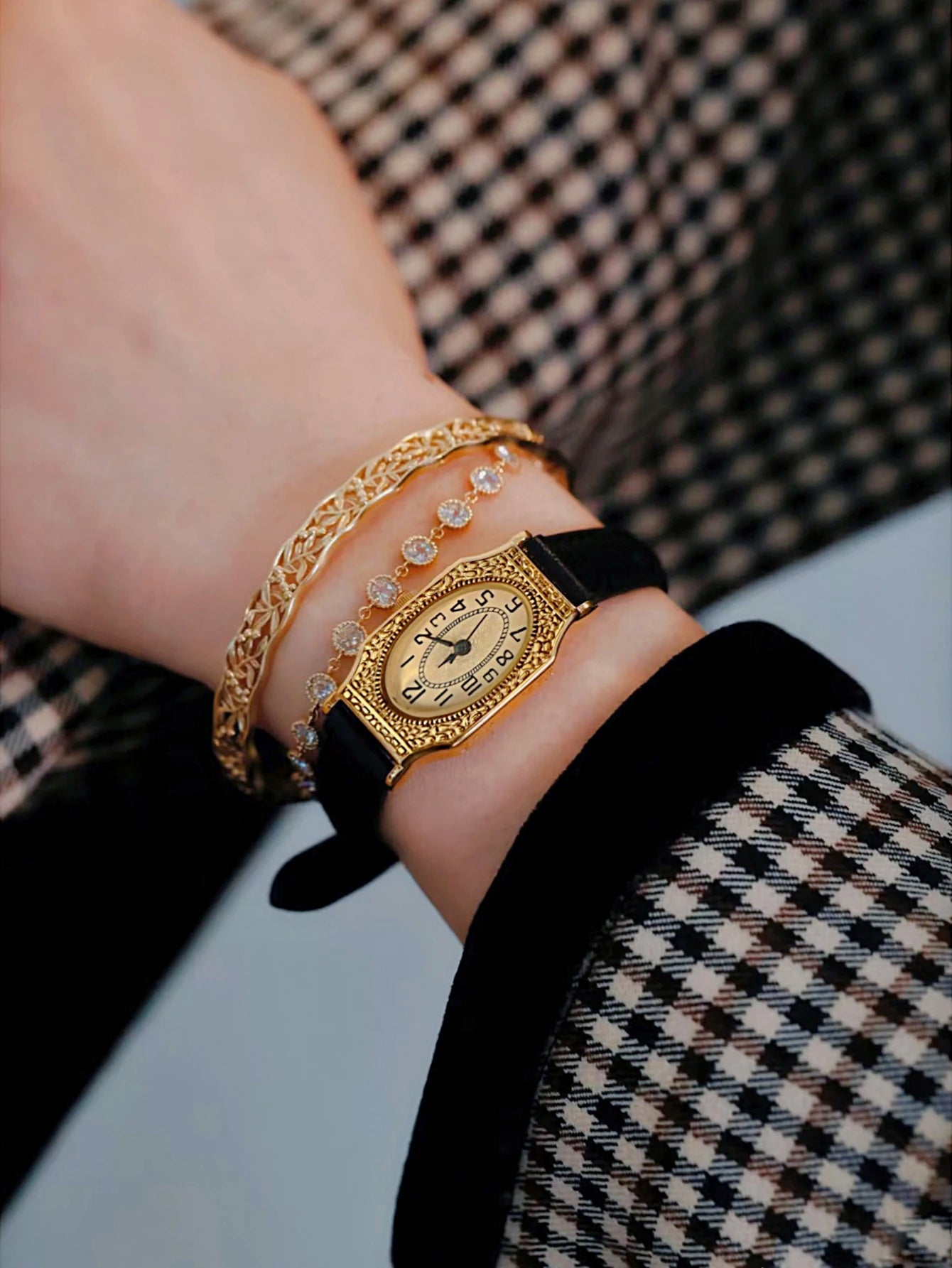 Gold French retro style waterproof quartz leather strap watch