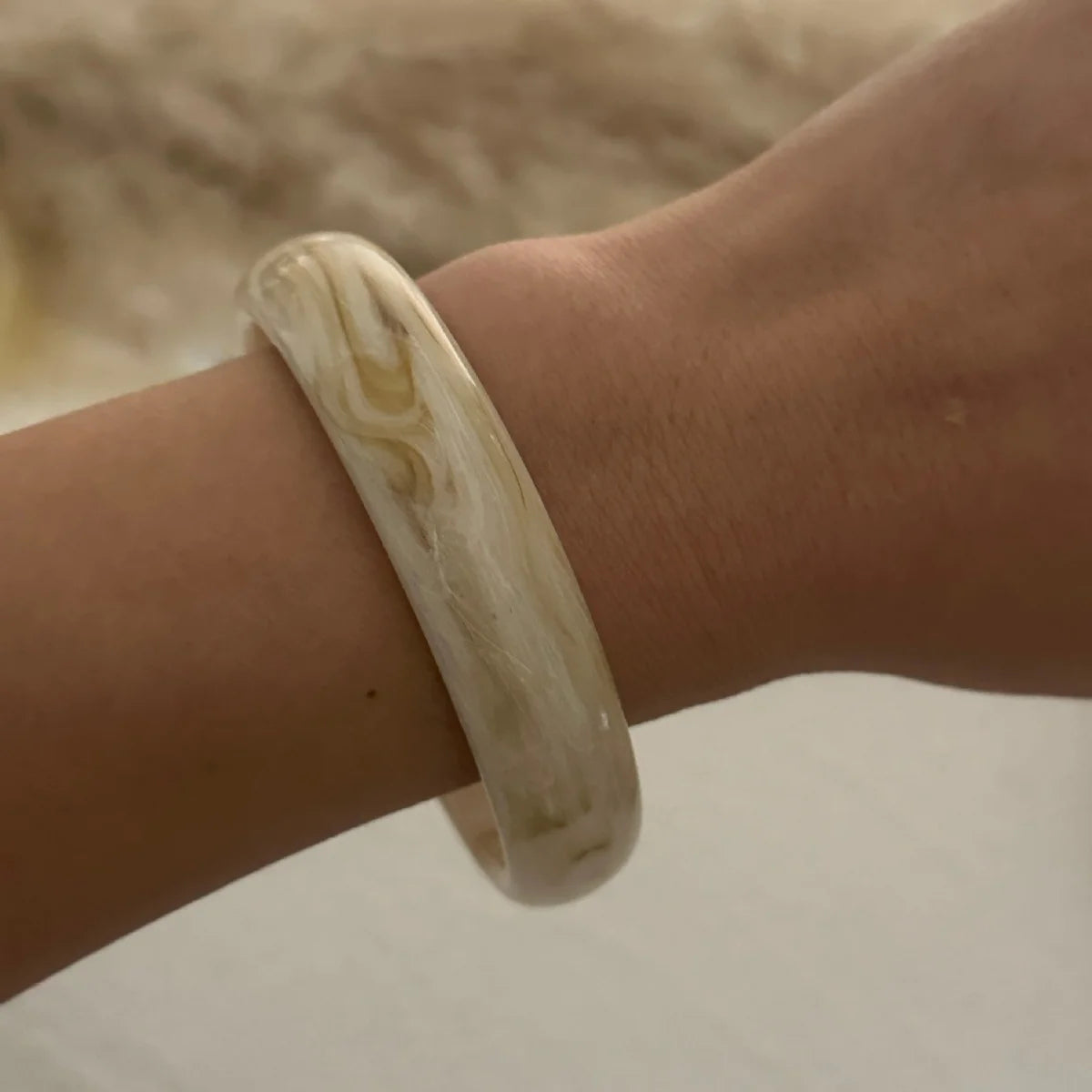 Vintage Irregular Resin Wide Bangle Inlaid Imitation Redstone Bracelets