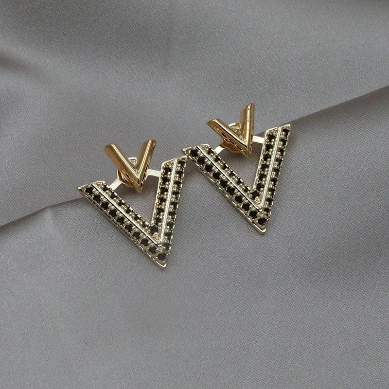 Sight Luxury Metal Letter V Stud Earrings