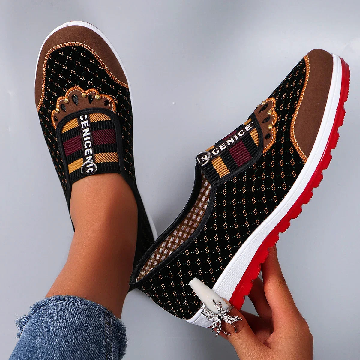Breathable mesh flat casual sneakers