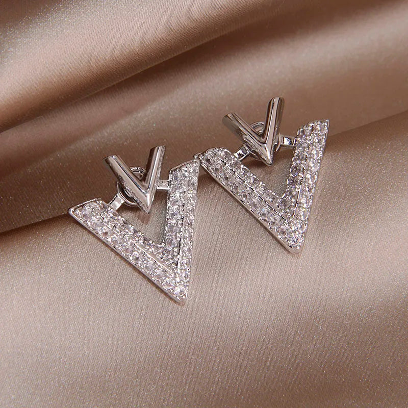 Sight Luxury Metal Letter V Stud Earrings