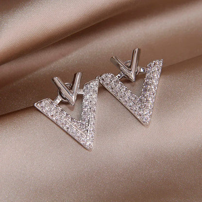 Sight Luxury Metal Letter V Stud Earrings