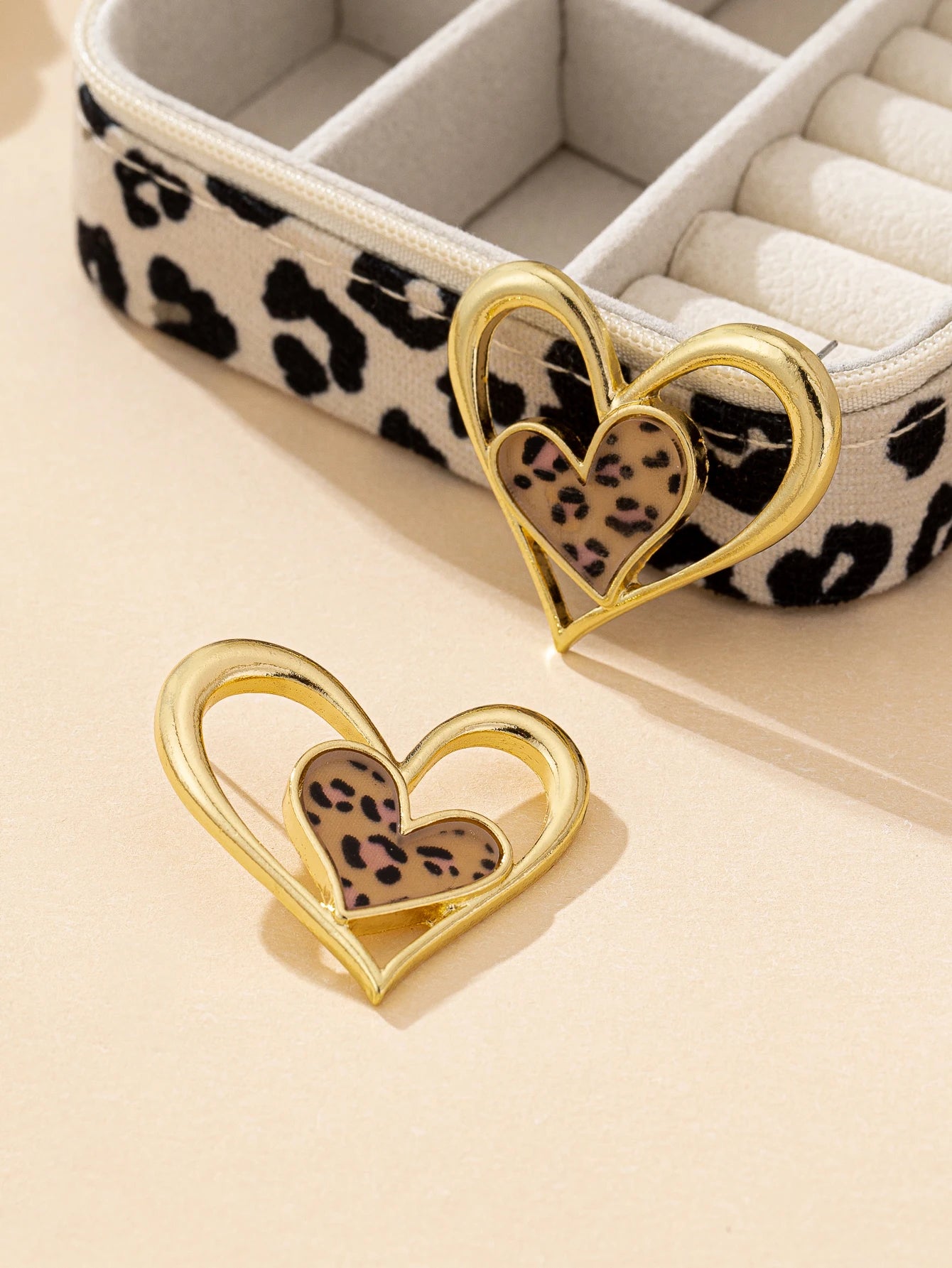 Elegant and Versatile Retro Heart-Shaped Earrings