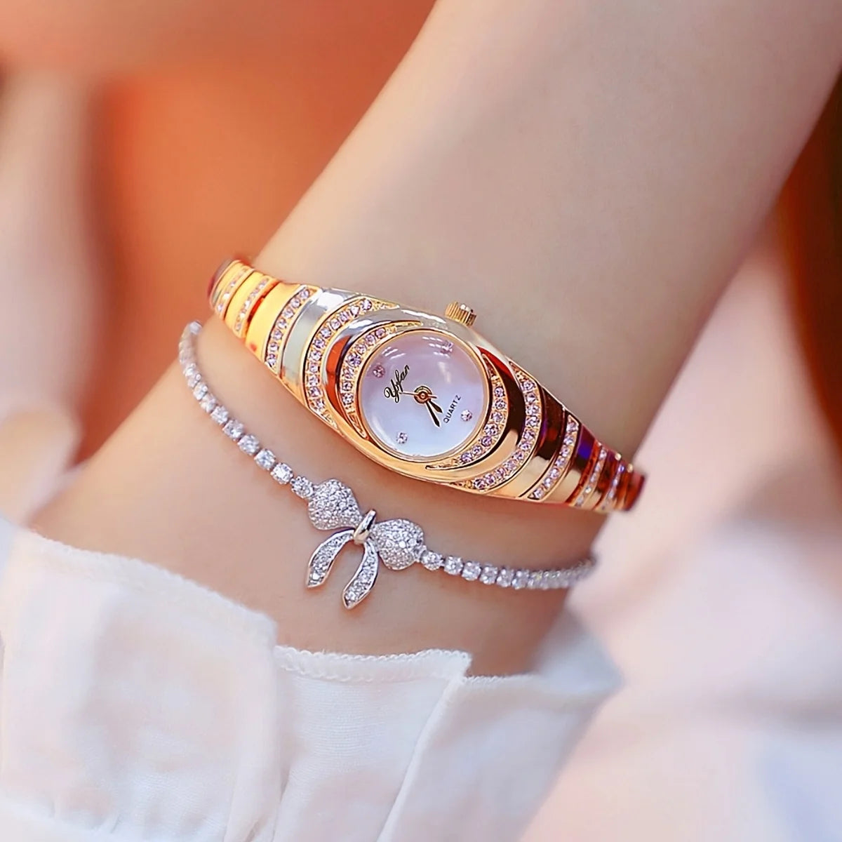 Rhinestone round dial alloy quartz watch set