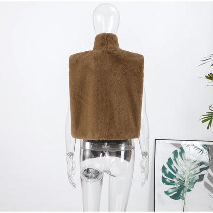 Elegantes abrigos de piel de manga larga