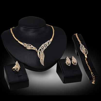 Metal necklaces banquets Jewelry set