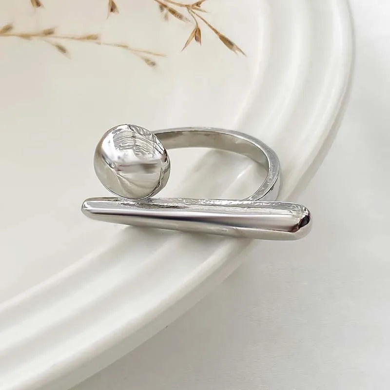 حلقة مفتوحة على شكل كرة هندسية غير منتظمة إبداعية