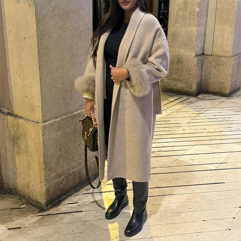 Chaqueta de lana con mangas de piel sintética elegante