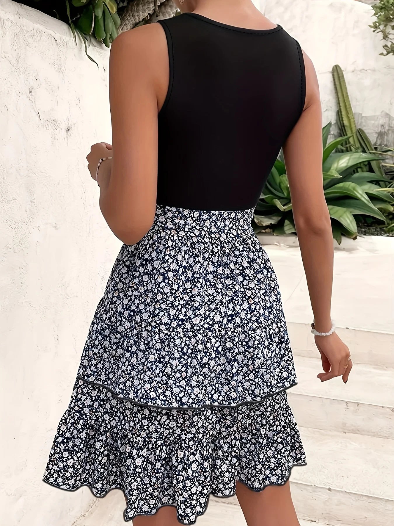 Elegant Vest with Layered Floral Print for Summer Dress
