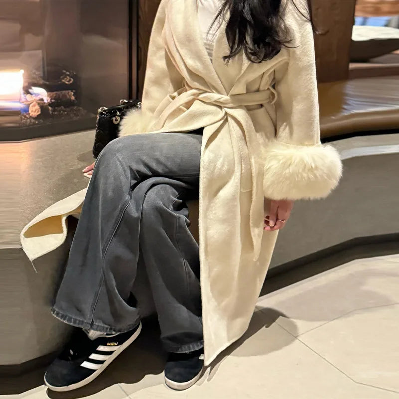 Chaqueta de lana con mangas de piel sintética elegante