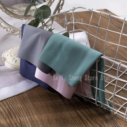 3 pieces of low-rise, seamless Lingerie