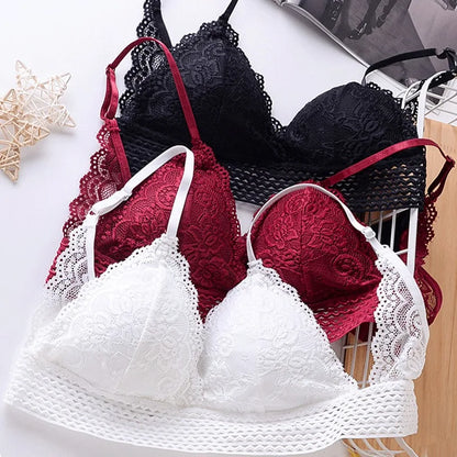 حمالات صدر مثيرة من الدانتيل بفتحة على شكل حرف V عميقة وقابلة للتنفس