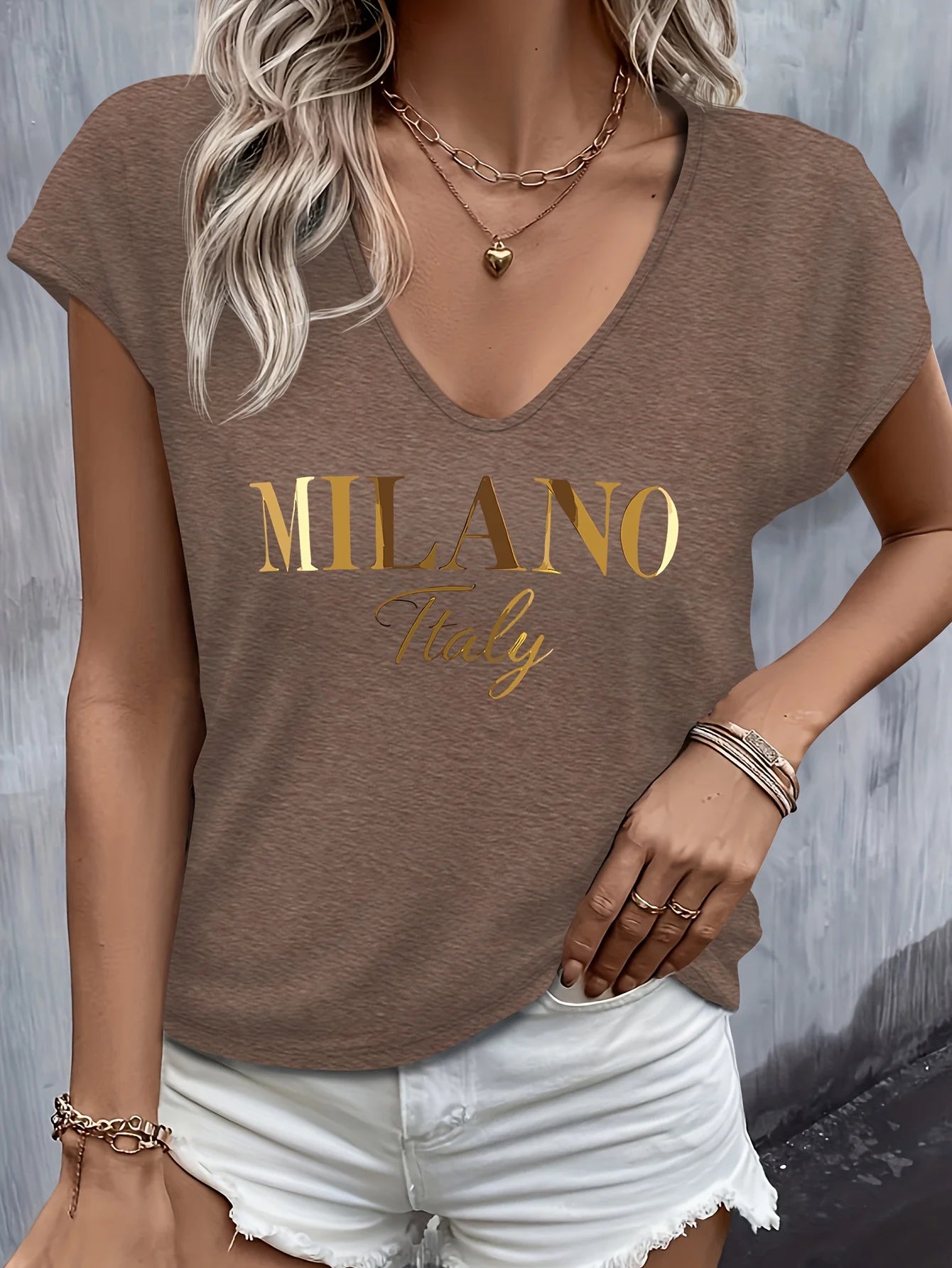 Short sleeved breathable T-shirt