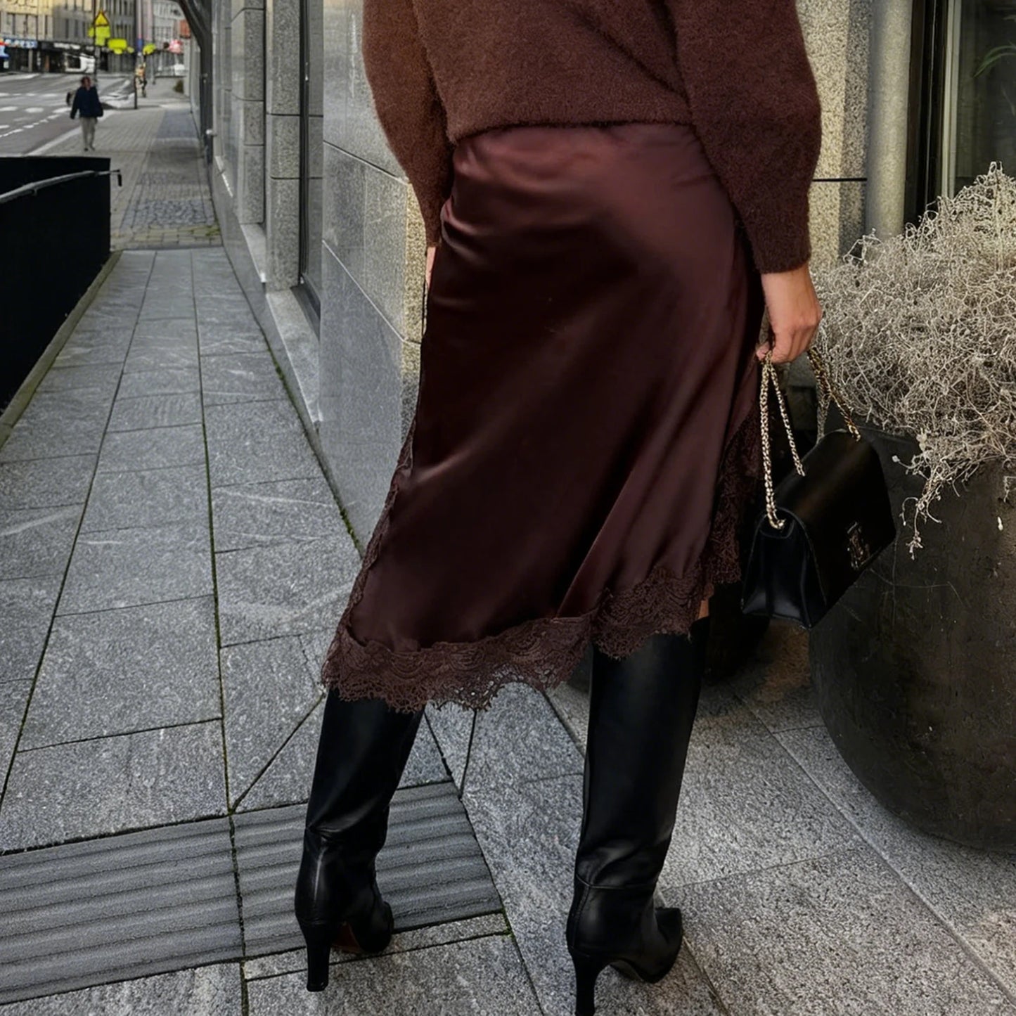 Elegant Hem Side Slit Midi Skirts