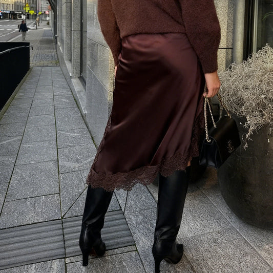 Elegant Hem Side Slit Midi Skirts