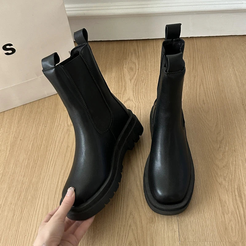 Sooty British-style Round-Toe Short with Thick Soles Boots