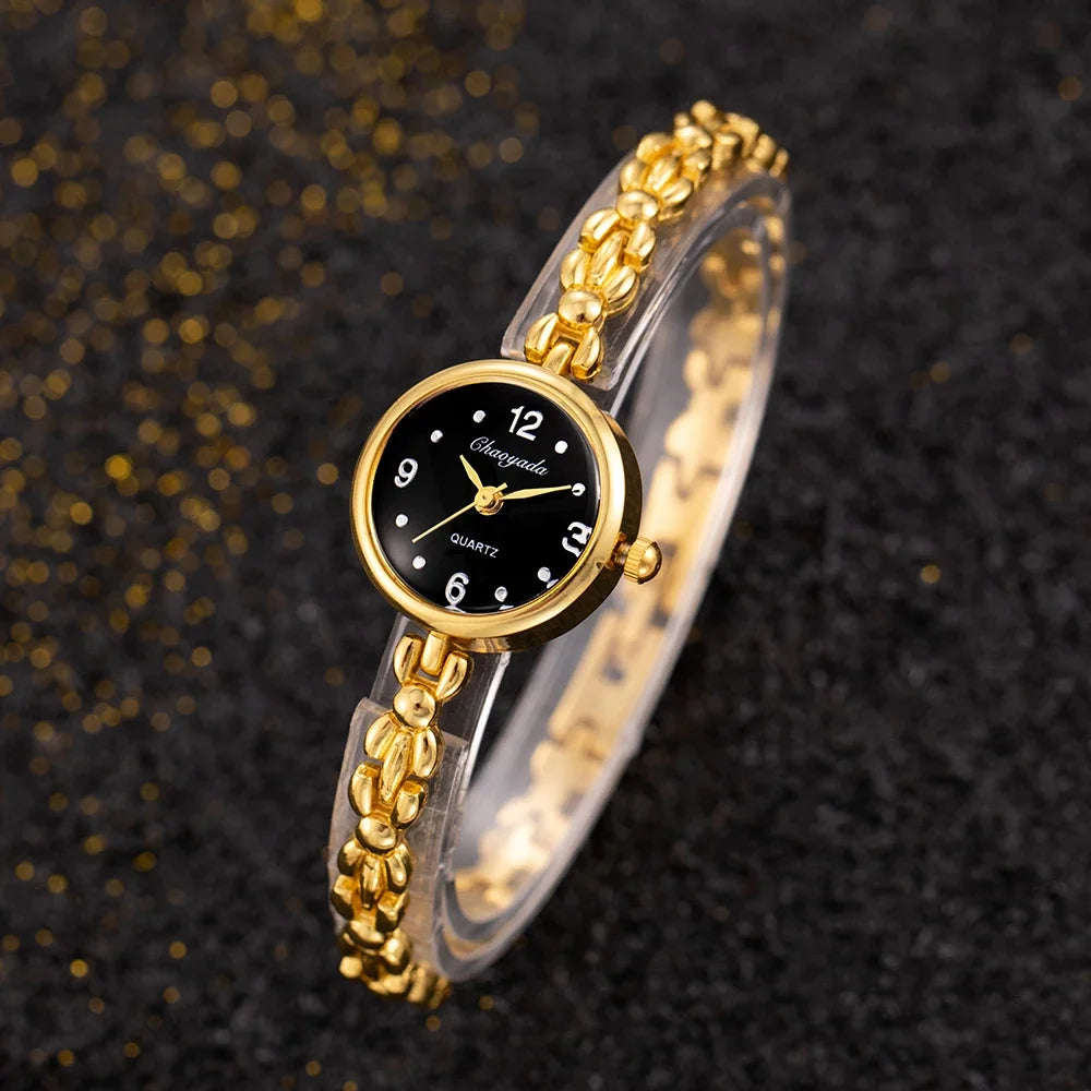 Reloj de aleación con cristal dorado y esfera pequeña