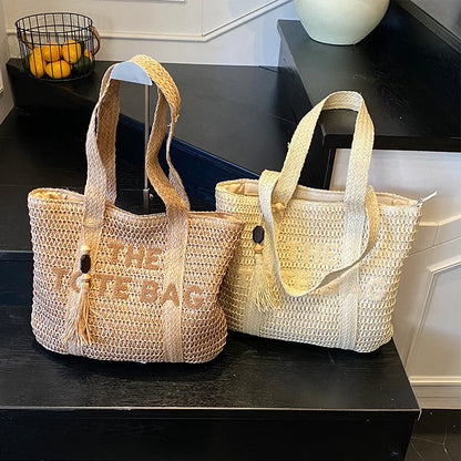 Large capacity woven straw woven bag
