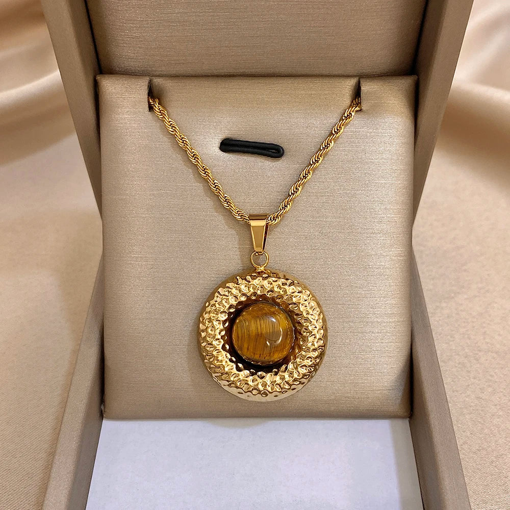 Chic Gilded Textured Natural Stone Pendant Vintage Necklace