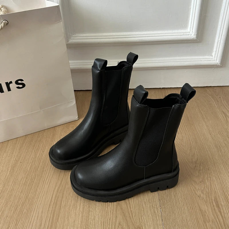 Sooty British-style Round-Toe Short with Thick Soles Boots