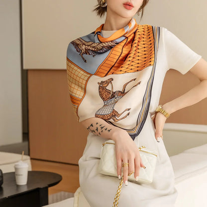 Chal cuadrado de seda con estampado de caballos de lujo