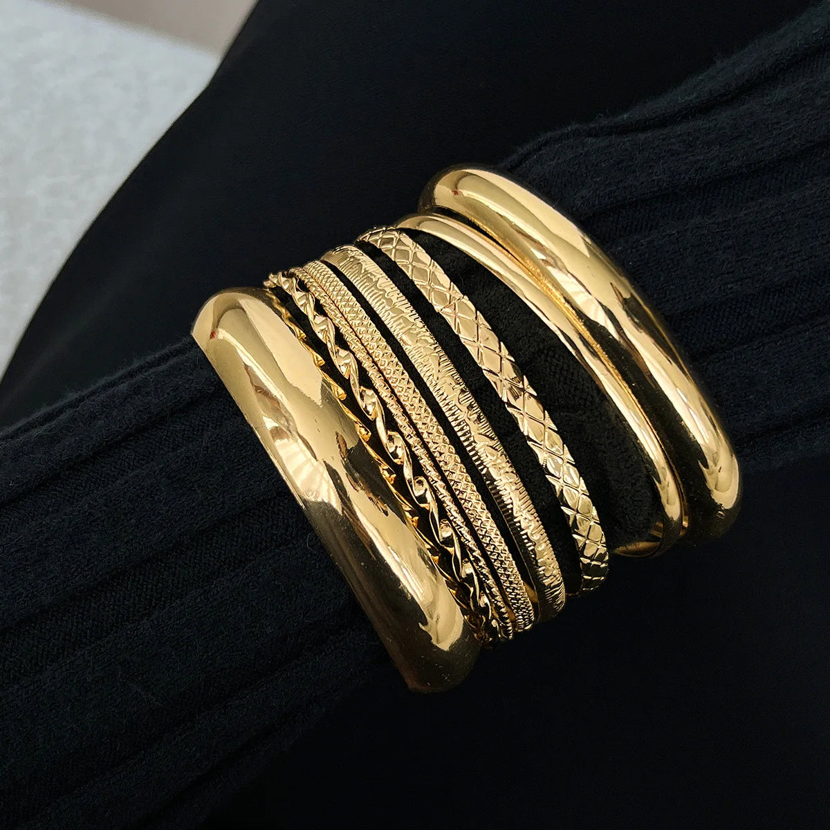 4Pcs Set Simple Punk Metal Round Bangles Set