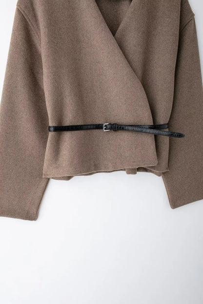 Chaqueta suave de manga larga con cuello en V y cinturón cruzado