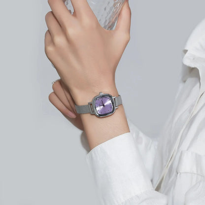 Reloj de cuarzo con esfera pequeña y correa de malla