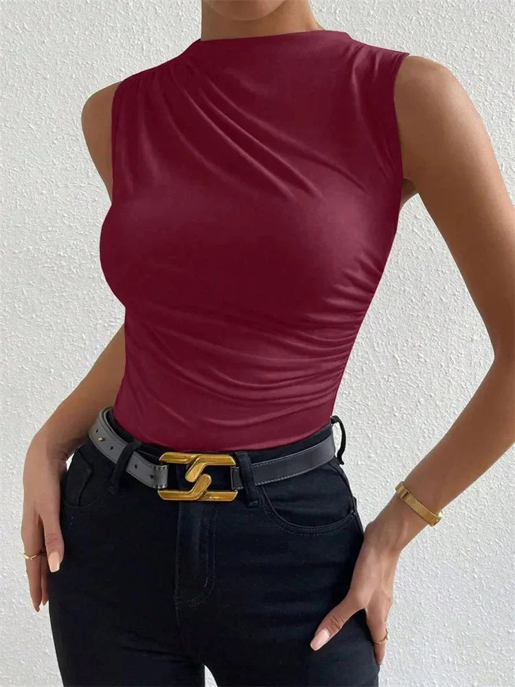تيشيرت بدون أكمام بكسرات وقصة ضيقة وياقة وهمية