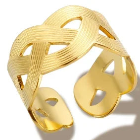DANA Three-dimensional M Letter Ring