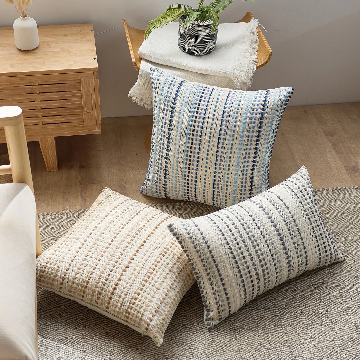 Modern Nordic style yarn-dyed polka dot pillow case