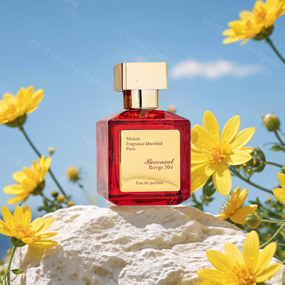 Perfume con aroma a oud, madera de agar y rosa
